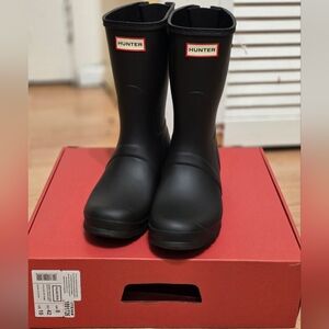 Hunter Women's Original Short Back Adjustable Rain Boots in black matte natural